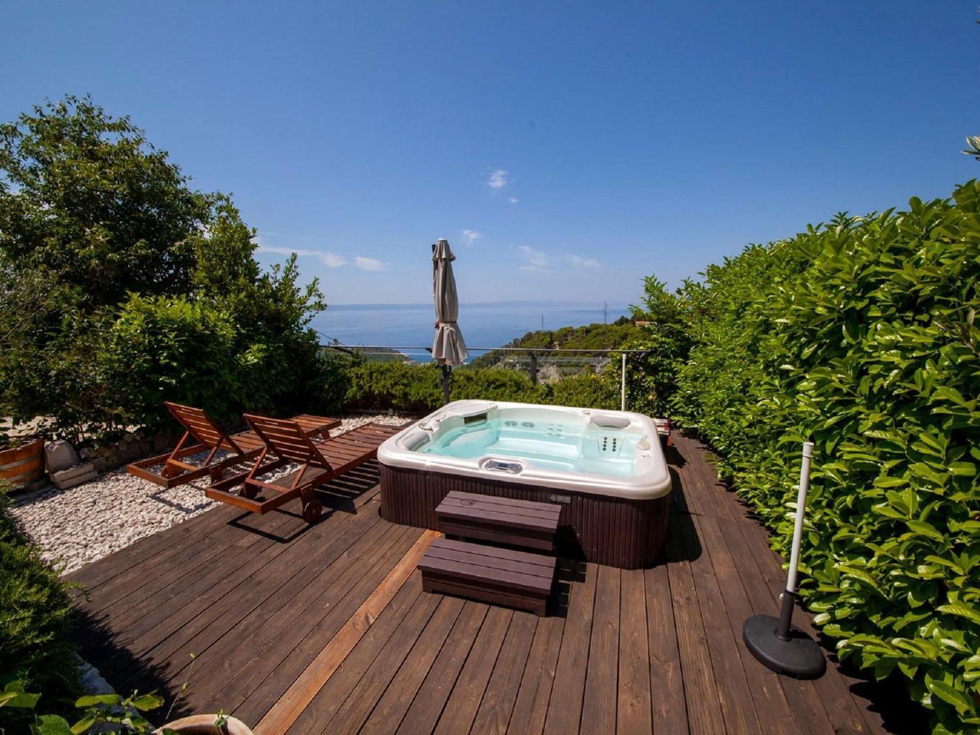 Luxurious Holiday Home In Makarska With Jacuzzi Exteriér fotografie