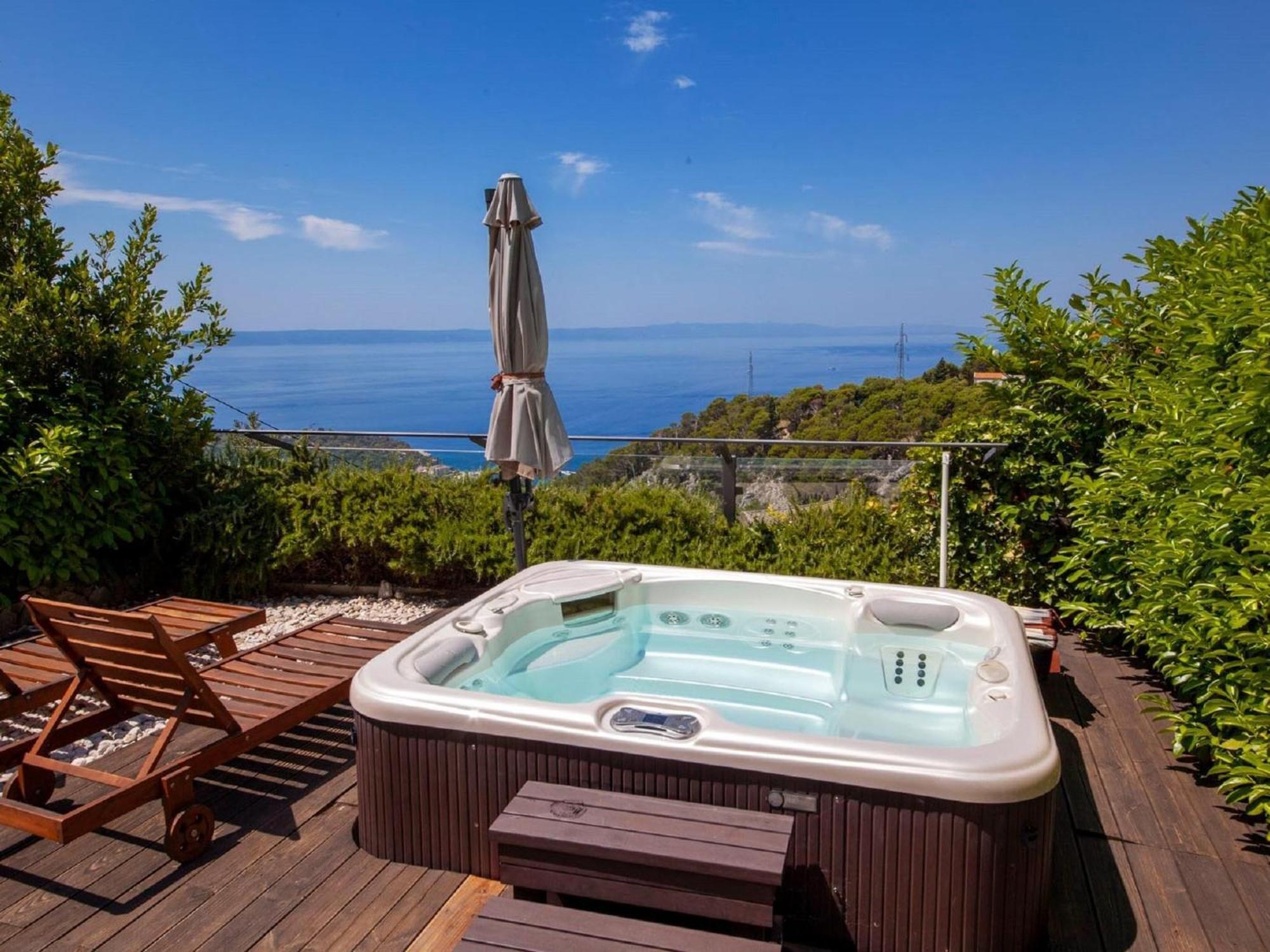 Luxurious Holiday Home In Makarska With Jacuzzi Exteriér fotografie