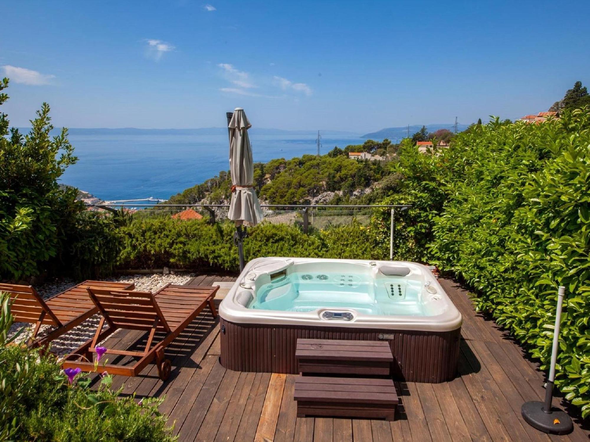 Luxurious Holiday Home In Makarska With Jacuzzi Exteriér fotografie