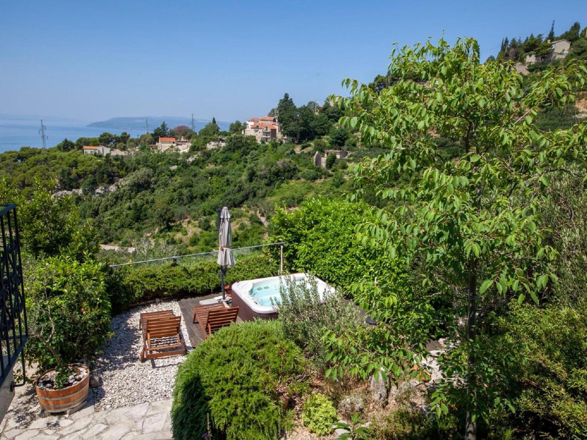 Luxurious Holiday Home In Makarska With Jacuzzi Exteriér fotografie