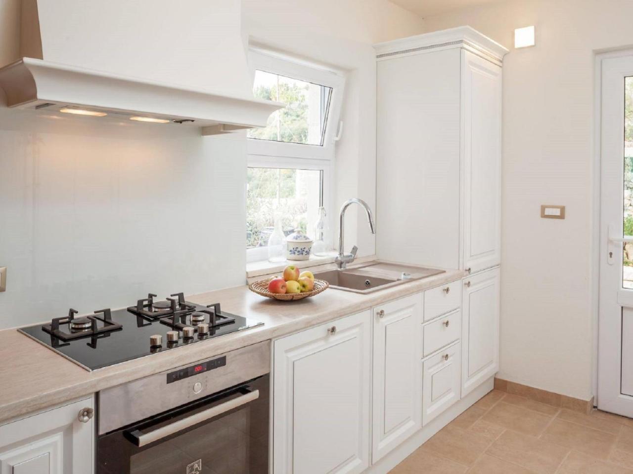 Luxurious Holiday Home In Makarska With Jacuzzi Exteriér fotografie